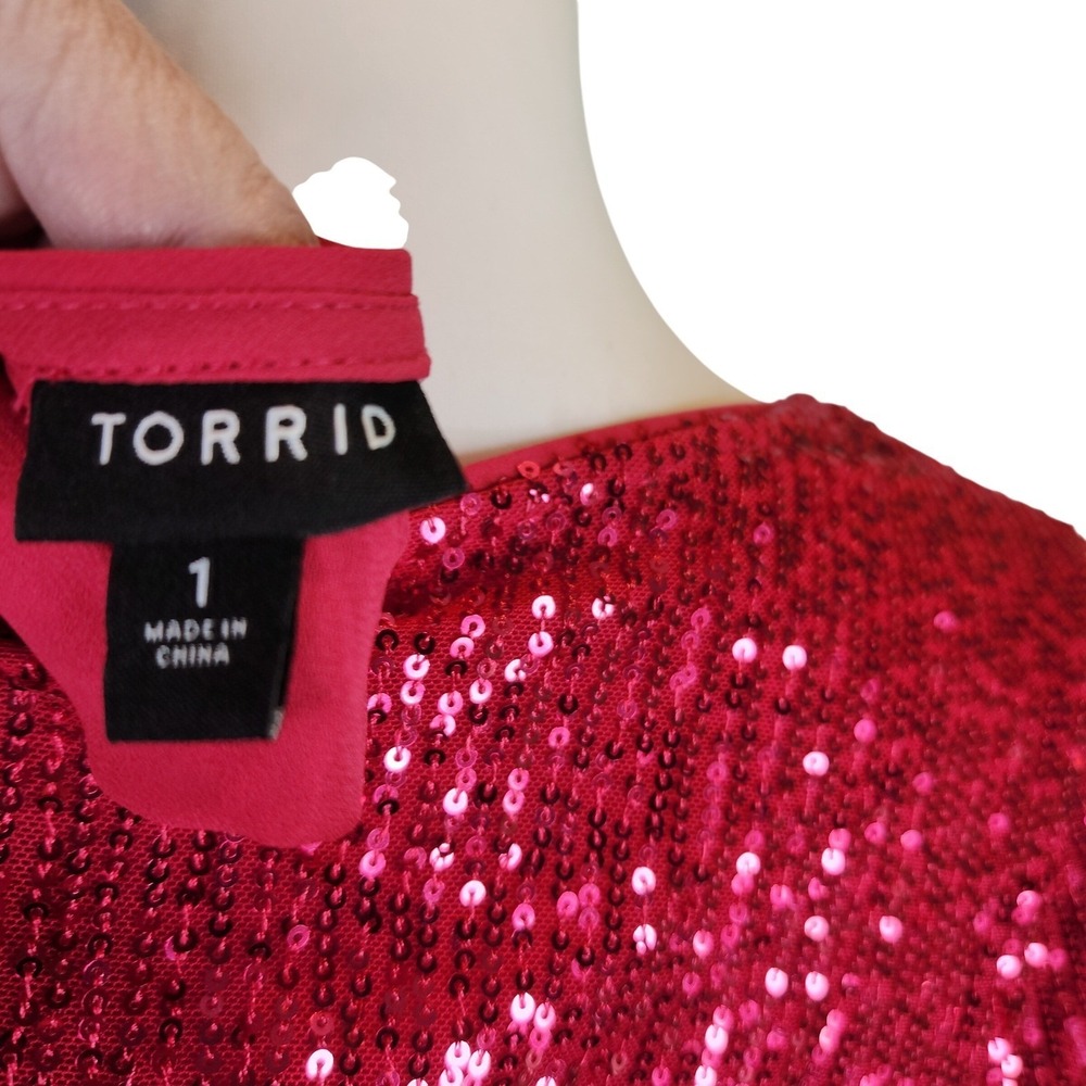 Torrid Hot Pink Sequin Short Sleeve Keyhole Back Blouse Plus Size 1 1X Glam - Picture 8 of 8